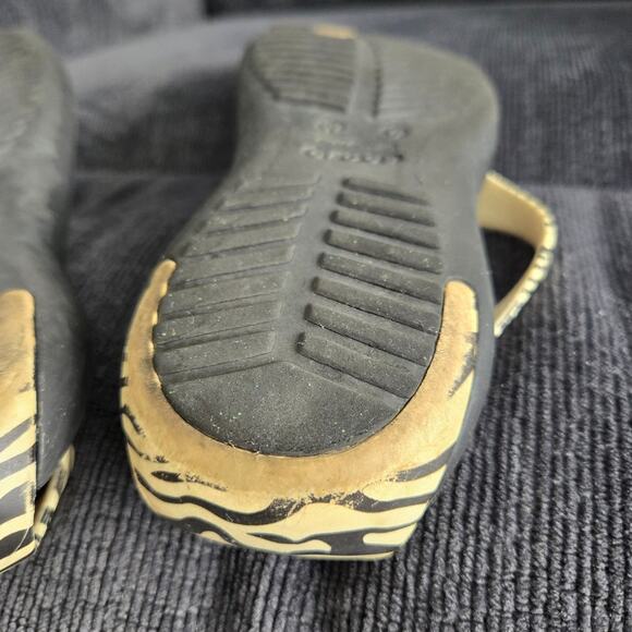 Crocs sexi zebra Sandals Womens sz 6. Flaws - Picture 7 of 9